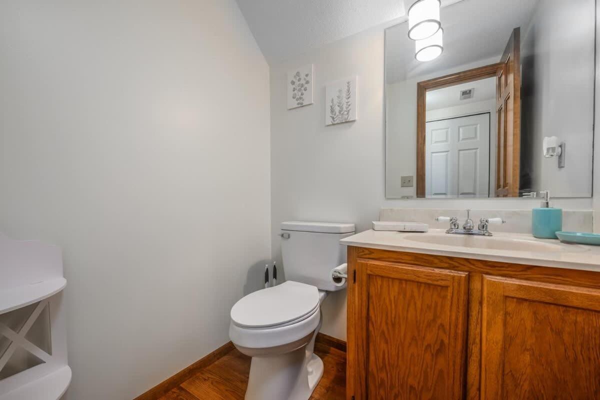 Family Friendly And Quite 2 Bedroom Condo Close To Fun 포트웨인 외부 사진