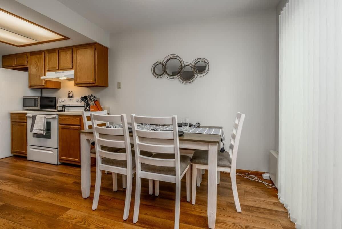 Family Friendly And Quite 2 Bedroom Condo Close To Fun 포트웨인 외부 사진