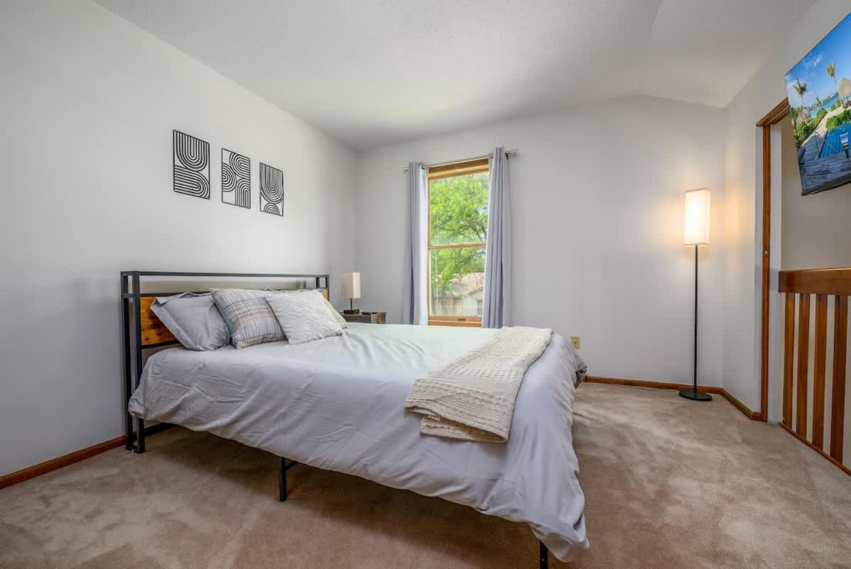 Family Friendly And Quite 2 Bedroom Condo Close To Fun 포트웨인 외부 사진